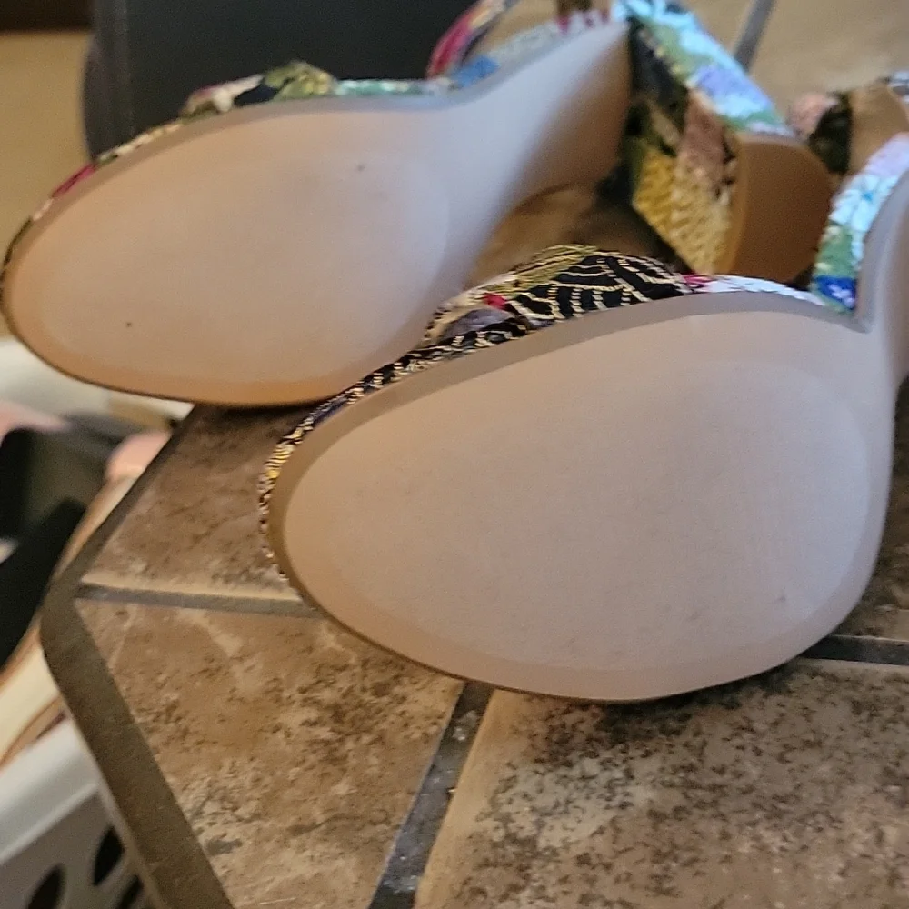 Size 7 Steve Madden Shoes - Picture 2 of 2
